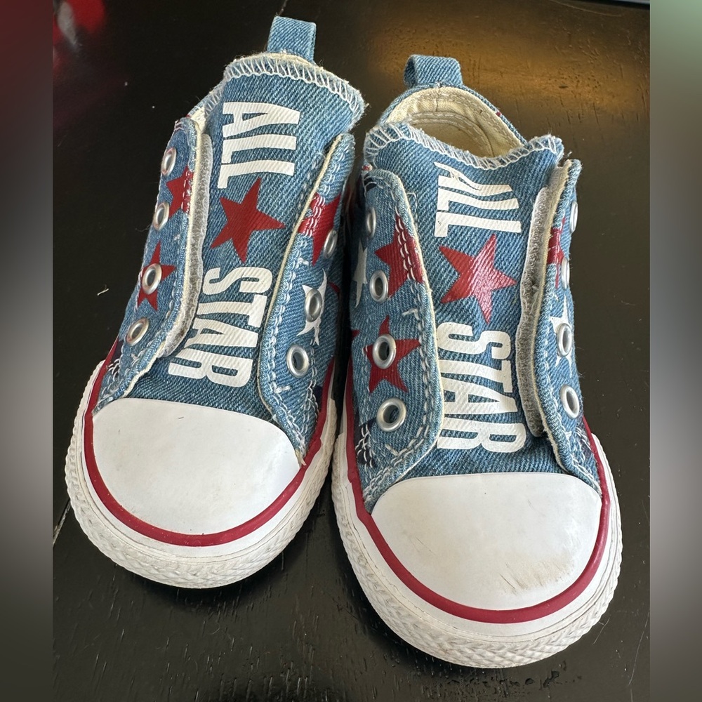 Converse All Star sneakers. Red, white and blue stars. US Size 8.